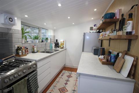 2 bedroom apartment to rent, Devonshire Villas, Bath