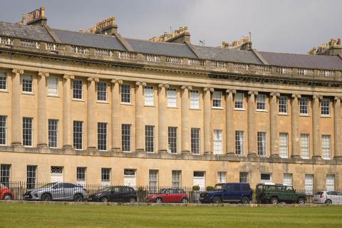 1 bedroom apartment to rent, Royal Crescent