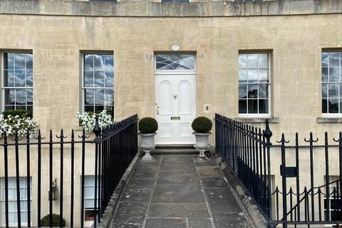 Studio to rent, Royal Crescent, Bath, BA1