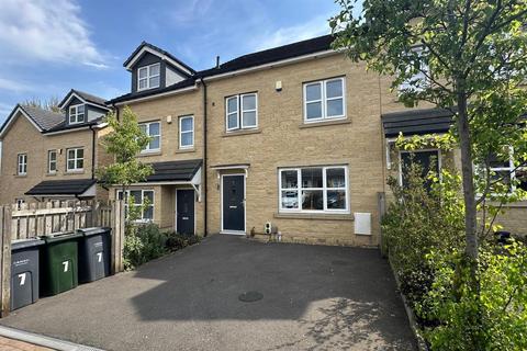 3 bedroom townhouse for sale, Hutton Hall Drive, Eccleshill, Bradford