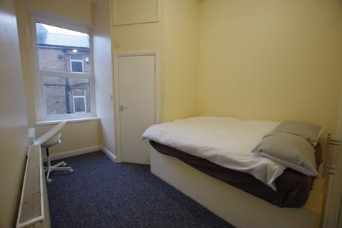1 bedroom flat to rent, Briggate, Shipley, BD17 7BP