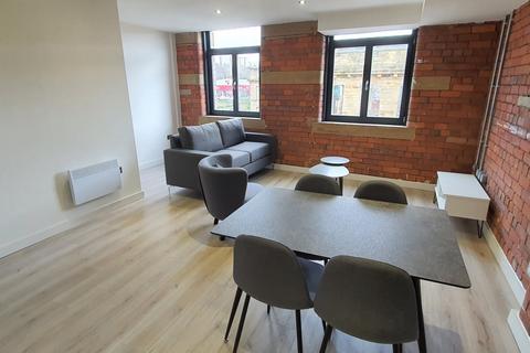 2 bedroom flat to rent, Conditioning House Bradford BD1 4QZ