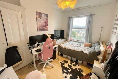 3 bedroom maisonette to rent, Roundhill Crescent, Brighton