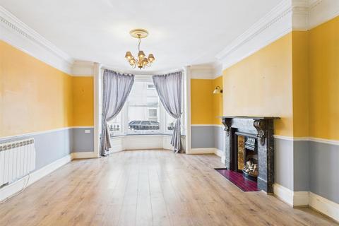 Studio to rent, Devonshire Place, Brighton