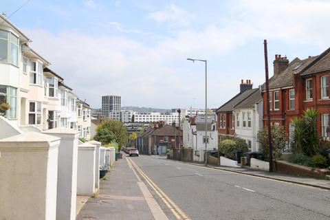 3 bedroom ground floor maisonette to rent, Old Shoreham Road, Brighton