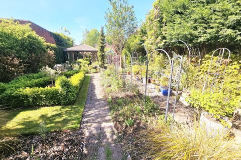 5 bedroom semi-detached house for sale, Chester Road North, Sutton Coldfield, Birmingham, B73 6RG