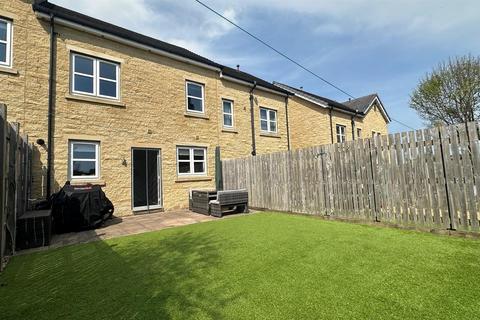 3 bedroom townhouse for sale, Hutton Hall Drive, Eccleshill, Bradford