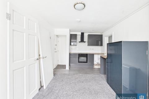 4 bedroom apartment for sale, Fountain Street, Thornton, Bradford, West Yorkshire, BD13