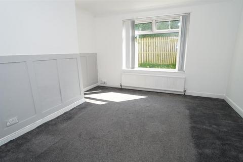 3 bedroom semi-detached house to rent, Rowantree Drive, BD10