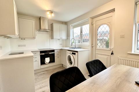 2 bedroom end of terrace house to rent, Beech Walk, Birkenshaw