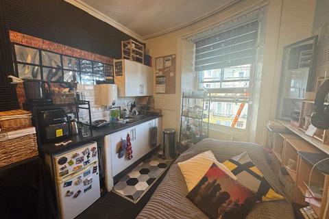 Studio to rent, Brunswick Place, Hove, East Sussex, BN3 1ND