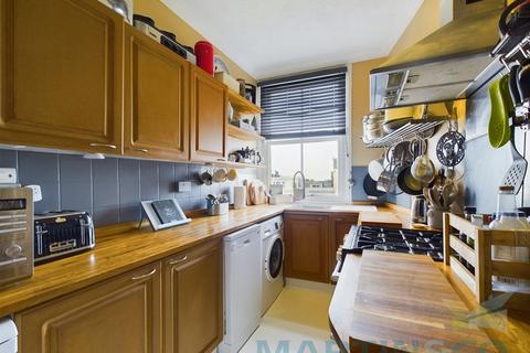 1 bedroom flat to rent, New Steine, Brighton