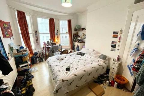 3 bedroom maisonette to rent, Roundhill Crescent, Brighton
