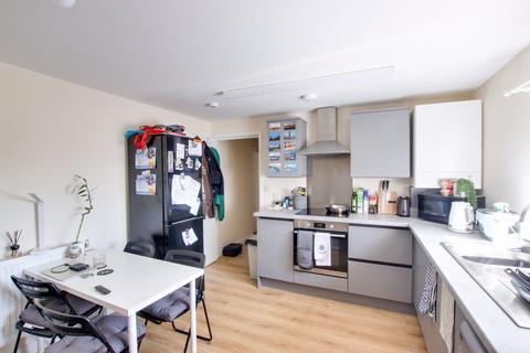 2 bedroom apartment to rent, 136A Wells Road, Bath