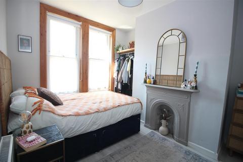2 bedroom apartment to rent, Devonshire Villas, Bath