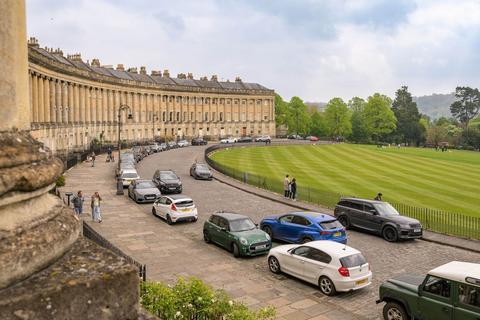 1 bedroom apartment to rent, Royal Crescent