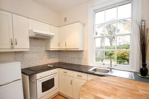 Studio to rent, 15 Lower Oldfield Park
