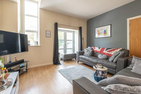 2 bedroom flat for sale, Brackendale, Bradford BD10