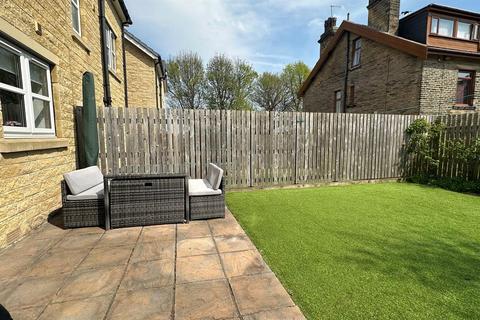 3 bedroom townhouse for sale, Hutton Hall Drive, Eccleshill, Bradford