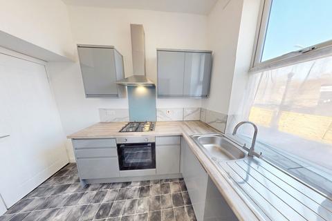2 bedroom end of terrace house to rent, Parry Lane, Bradford BD4