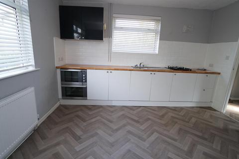 3 bedroom semi-detached house to rent, Rowantree Drive, BD10