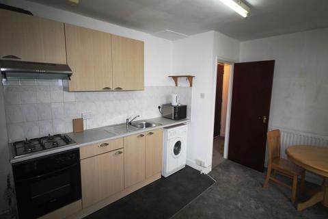 1 bedroom flat to rent, Claremont, Bradford,