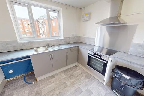3 bedroom apartment to rent, Regency Court BD8