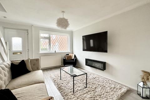 2 bedroom end of terrace house to rent, Beech Walk, Birkenshaw