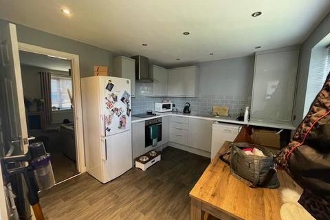 3 bedroom townhouse to rent, Sharket Head Close, Bradford BD13