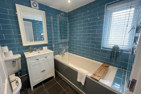 2 bedroom maisonette to rent, Terminus Road, Brighton BN1