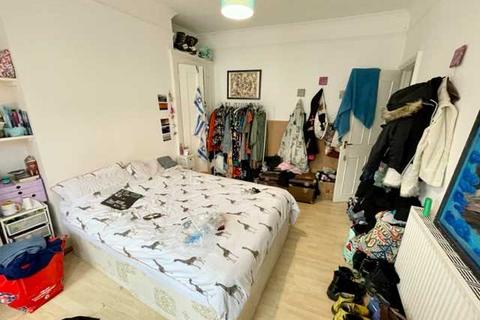 3 bedroom maisonette to rent, Roundhill Crescent, Brighton
