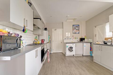 6 bedroom maisonette to rent, Preston Road, Brighton