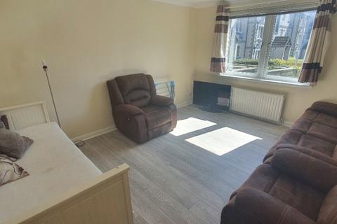 3 bedroom flat to rent, Rosebank Gardens, City Centre, Aberdeen, AB11