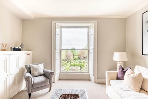 2 bedroom apartment to rent, Gay Street