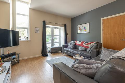 2 bedroom flat for sale, Brackendale, Bradford BD10