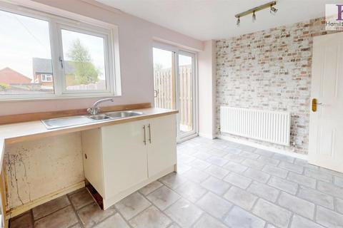 2 bedroom townhouse for sale, Danby Avenue, Bradford, BD4
