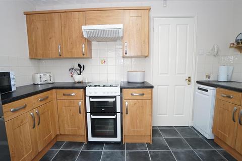 2 bedroom semi-detached house for sale, Woodfield Close, Idle, Bradford