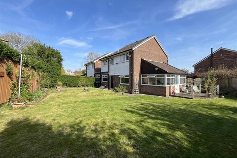5 bedroom link detached house for sale, Villa Mount, Bradford BD12