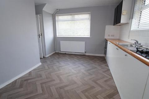 3 bedroom semi-detached house to rent, Rowantree Drive, BD10