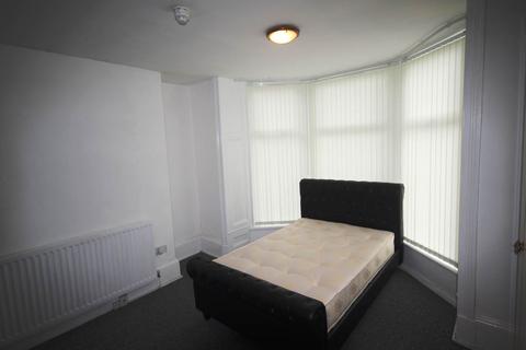 1 bedroom flat to rent, Claremont, Bradford,