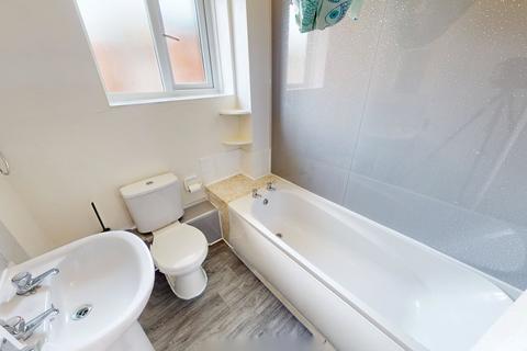 3 bedroom apartment to rent, Regency Court BD8