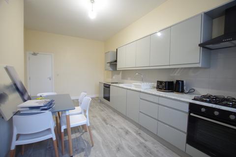 1 bedroom flat to rent, Briggate, Shipley, BD17 7BP