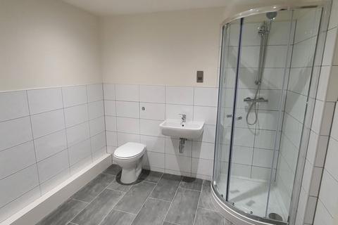 2 bedroom flat to rent, Conditioning House Bradford BD1 4QZ