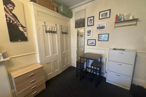 Studio to rent, Brunswick Place, Hove, East Sussex, BN3 1ND