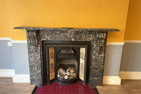 Studio to rent, Devonshire Place, Brighton