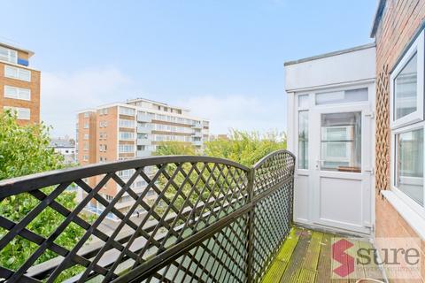 2 bedroom flat to rent, Copthorne Court, Hove