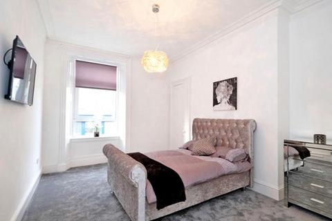 2 bedroom flat to rent, Albert Street, First Floor, AB25