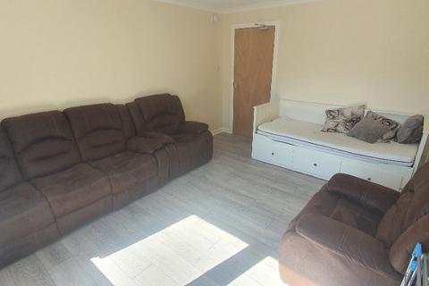3 bedroom flat to rent, Rosebank Gardens, City Centre, Aberdeen, AB11