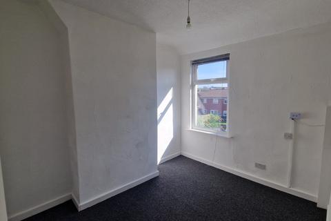 2 bedroom terraced house to rent, Bardsay Road, Liverpool L4