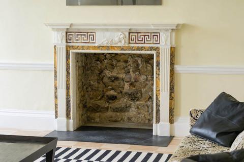 1 bedroom apartment to rent, Royal Crescent